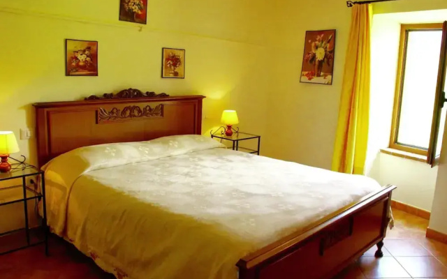 Holiday Home in Canossa With Swimming Pool, Garden, Barbecue