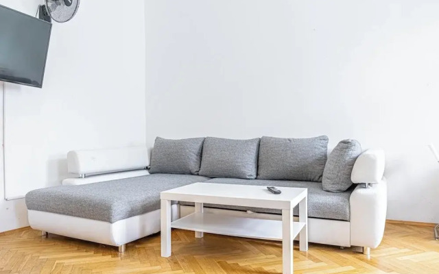 Cozy Room Near U6 Dresdner Subway Line