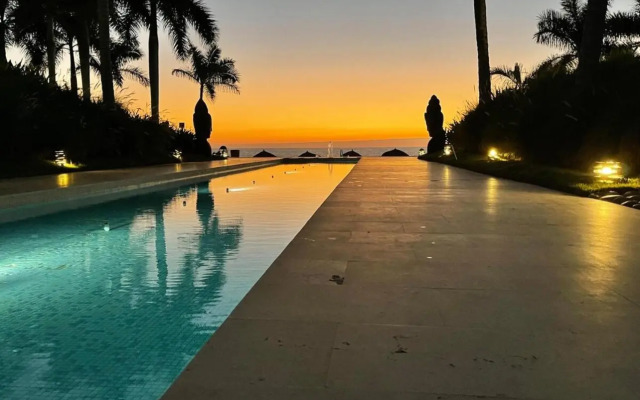 NV 4L Peninsula Beach Front and ocean view