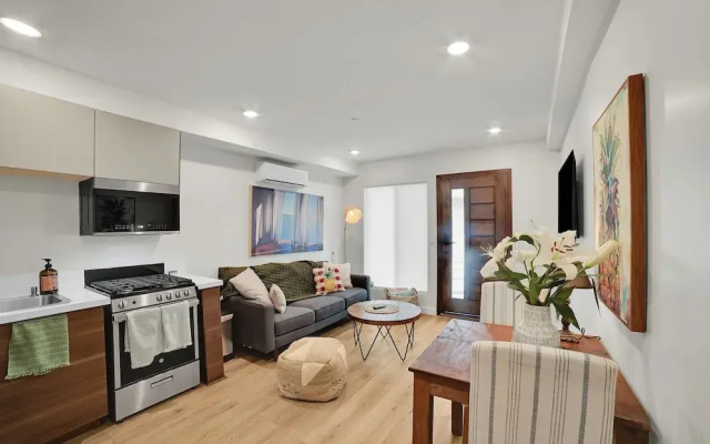 Brand-New Chic Nest In Prime Location
