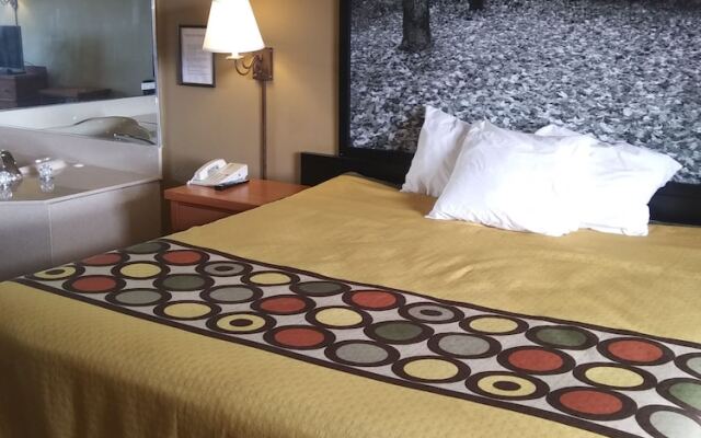 Super 8 Columbia East