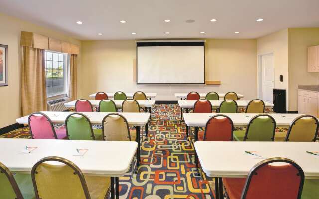 La Quinta Inn & Suites by Wyndham Rochester Mayo Clinic S