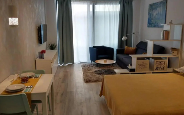 MARIA, Modern studio apartment with private parking