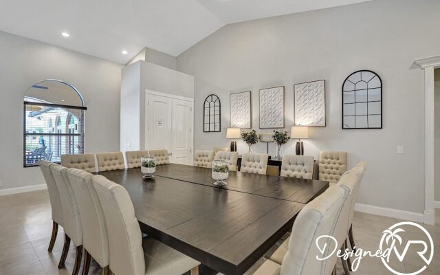 8-BR with Pool & Mini-golf & Soccer