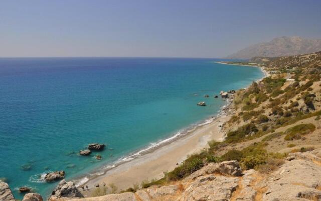 Private luxury 3bdrm Villa - Walk to beach