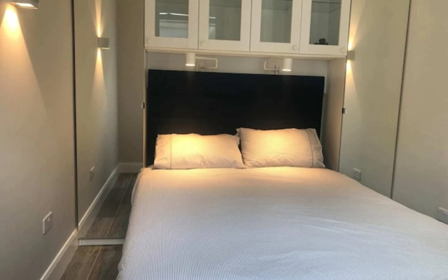 Modern 1 Bed 1 Bath in Central Dublin Location
