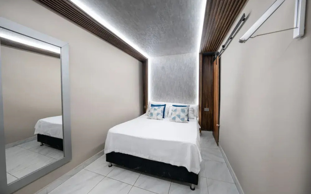 6 Bedroom Apartment with Massive Jacuzzi