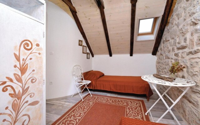 Nice Home in Podstrana with Hot Tub, WiFi & 4 Bedrooms