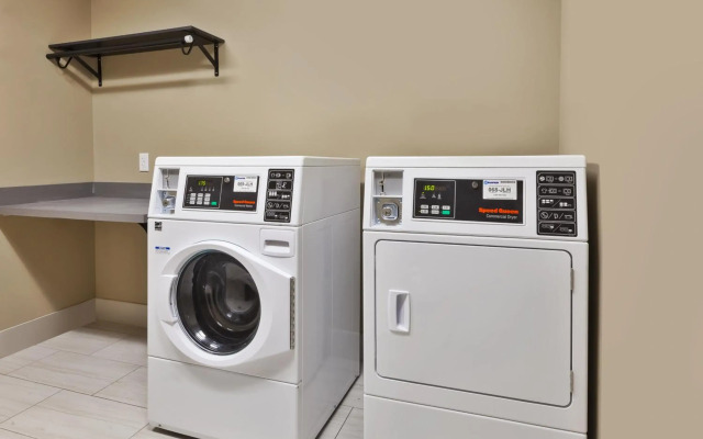 Holiday Inn Express & Suites Milan – Sandusky Area by IHG