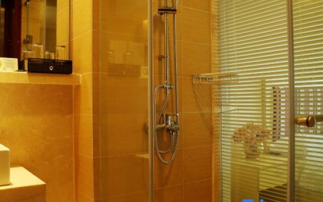 Yangjiang Hailing Island Poly Shili Yintan Fourth Quarter Holiday Apartment