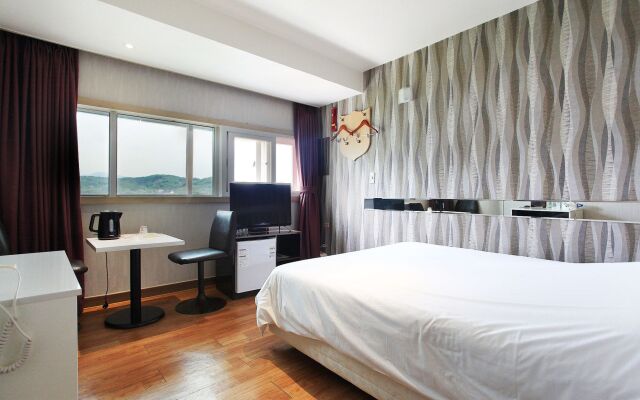 J hotel