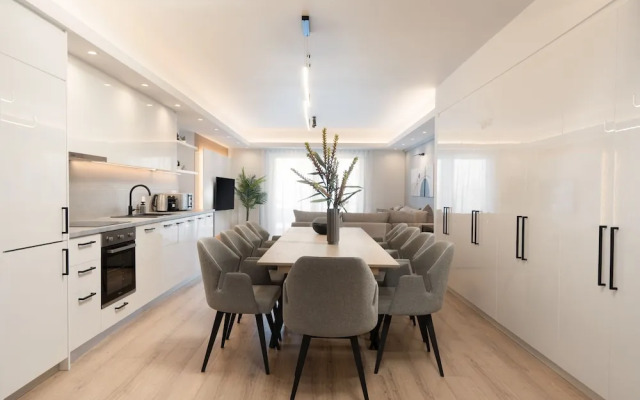 Luxury Apartment near Floisvos Marina