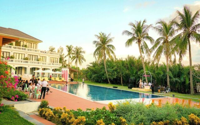 Moodhoian Riverside Resort & Spa