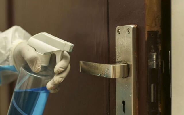 OYO 79600 The Premium Villa