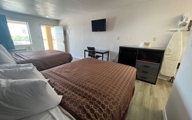 Country Hill Inn and Suites