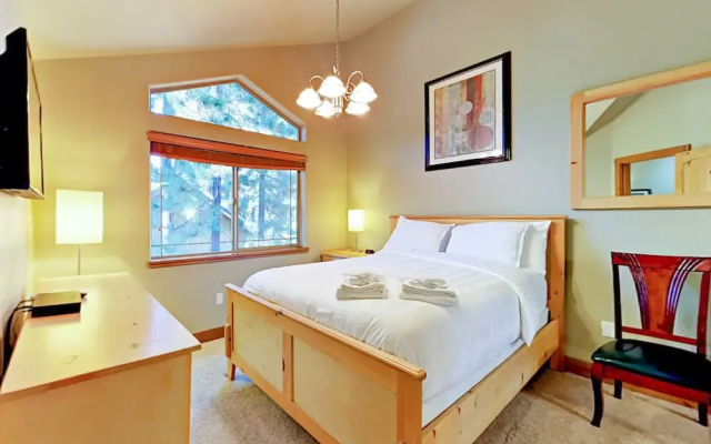 2275 Eloise Condo by RedAwning