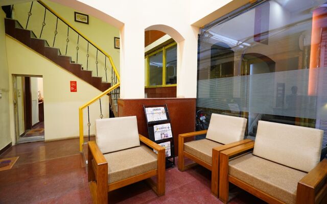 OYO 7859 Hotel Gurukripa