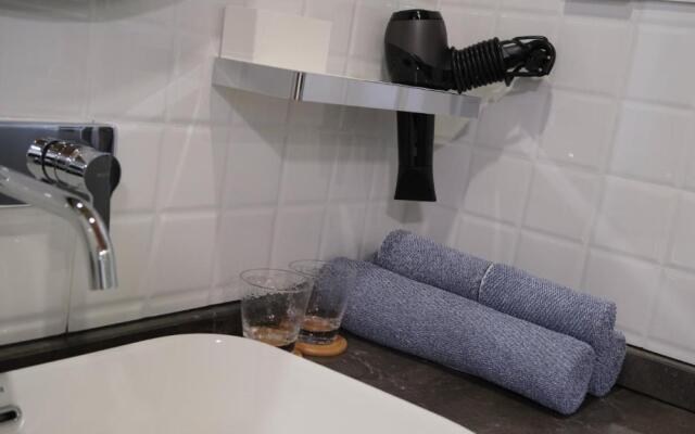 Rock & Wood Cozy House