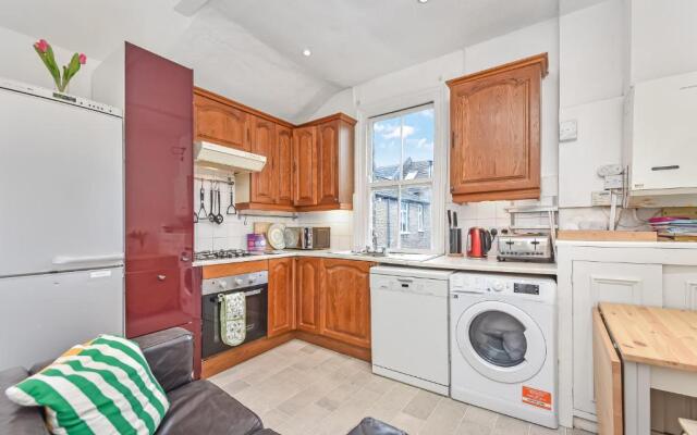 Groves 4 bedroom, Shepherds Bush