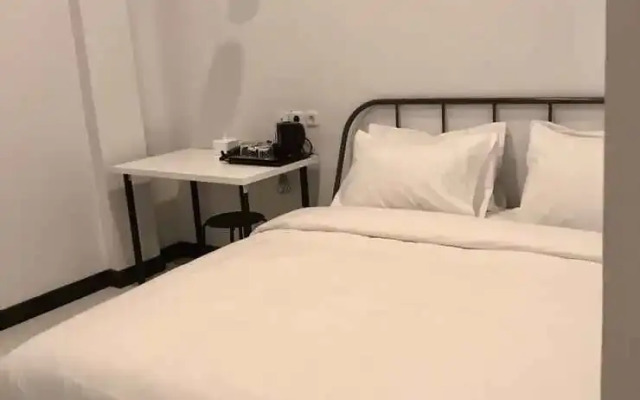 The Alexander Hotel
