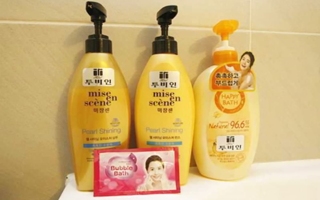 Two Be In Tourist Hotel