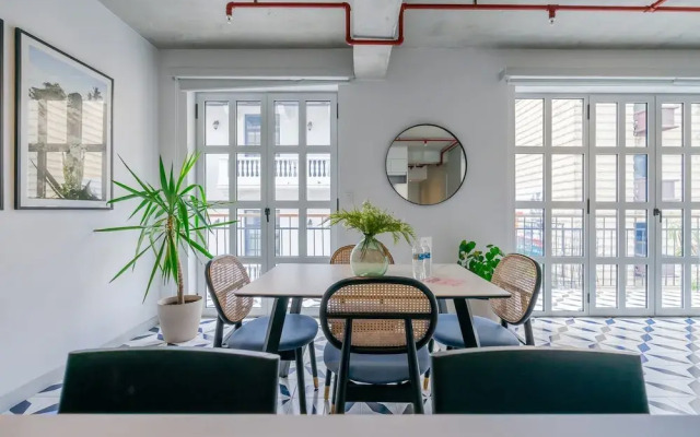 w Spectacular 2BR in Plaza Herrera