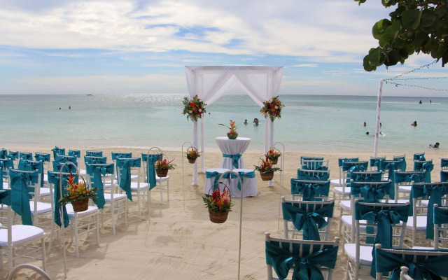 Paradise Beach Hotel & Resort