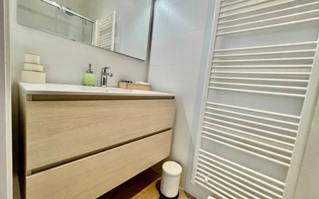 Modern 1BR Near Diamond District by Oneluxstay