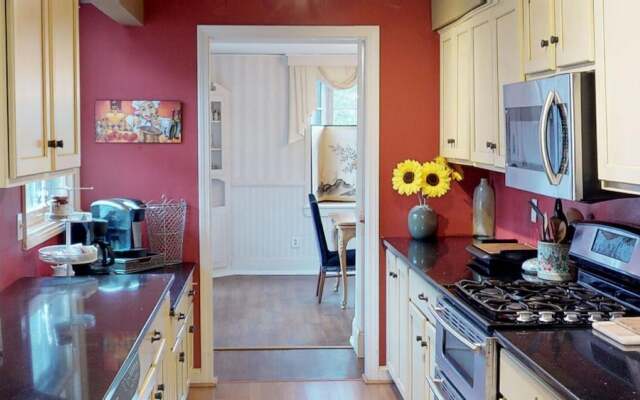 Escapo - Outdoor Hot Tub and Outdoor Fire Pit