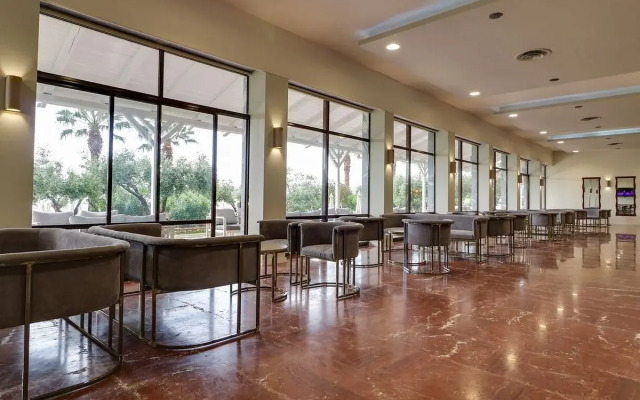 Calamos Beach Family Club Hotel