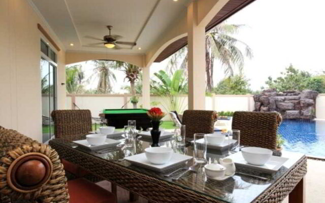 The Chase and Foxlea Executive Villas
