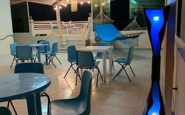 Reef Hostel Manta