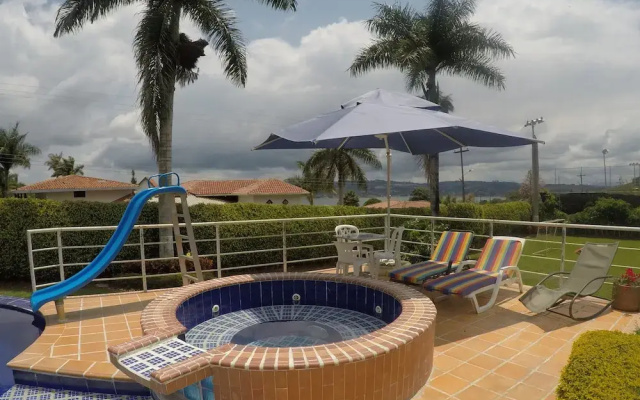 Mansion del Lago Calima