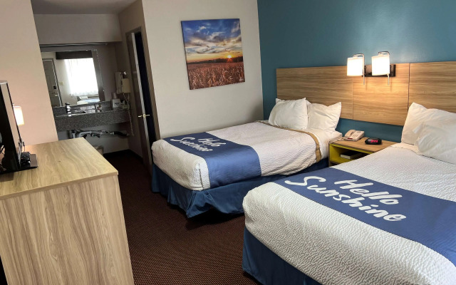 Days Inn by Wyndham Pratt