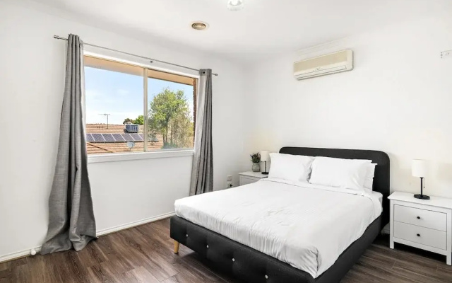 Comfortable Family Stay in Caroline Springs