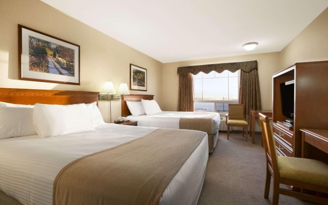 Super 8 By Wyndham High Level Ab