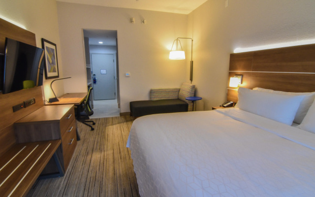Holiday Inn Express & Suites Indianapolis Northwest by IHG