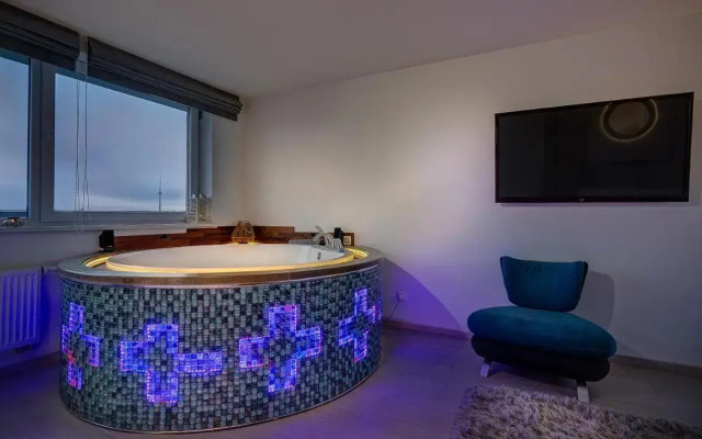 June street Spa apartments