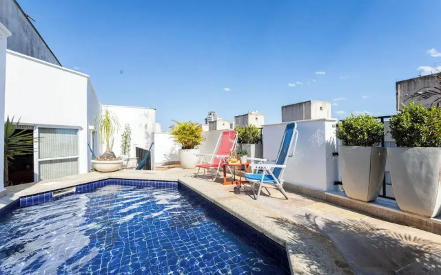 Cobertura com Piscina privativa e AC