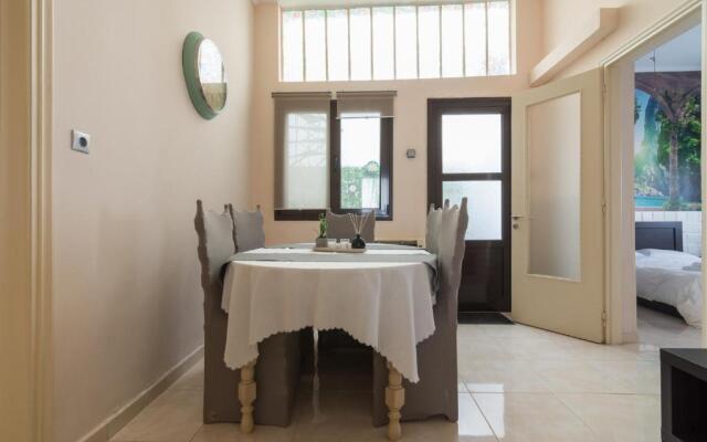 Delightful 2 bedroom flat next to Mikrolimano