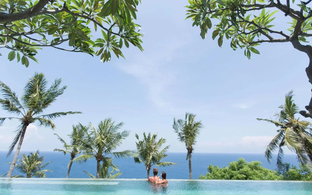 Malimbu Cliff Villa