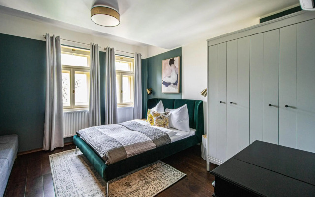 Quite Loft with Balcony and 3 Air Conditioners