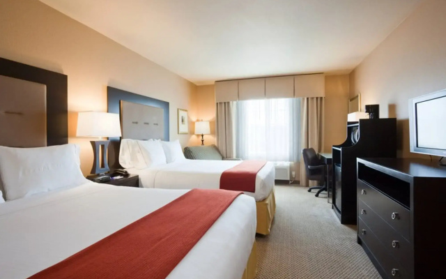 Holiday Inn Express & Suites Bonham by IHG