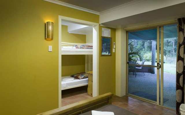 Glass House Mountains Ecolodge