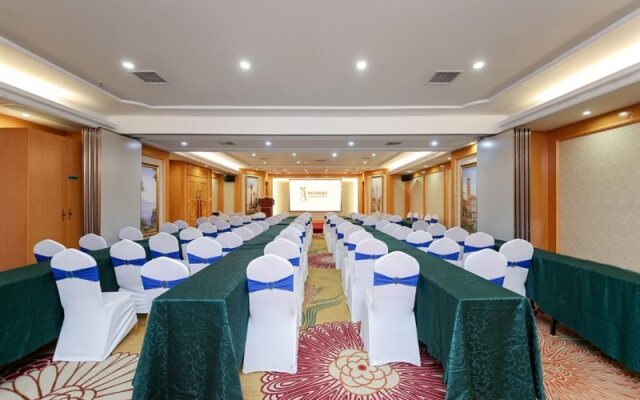Vienna International Hotel (Wuhan East Railway Station Huanglongshan Metro Station)