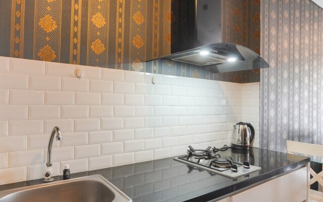 Good And Homey 2Br At Nifarro Park Apartment