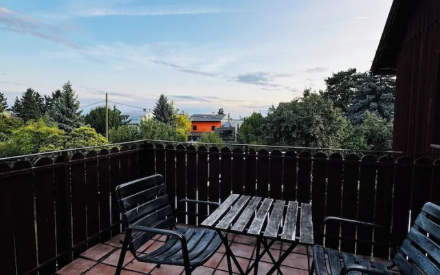 Cozy House  Terrace &Garden  Sleeps 34