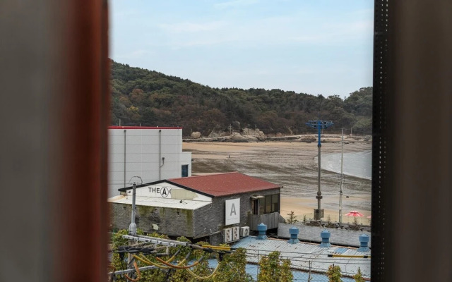Incheon(Eulwang-ri) Bluefrog Hotel