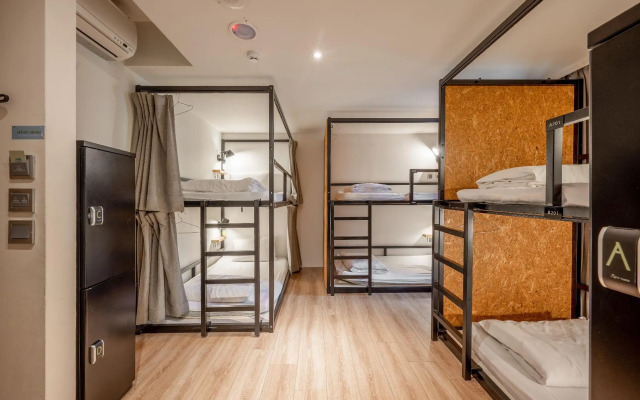 Light Hostel