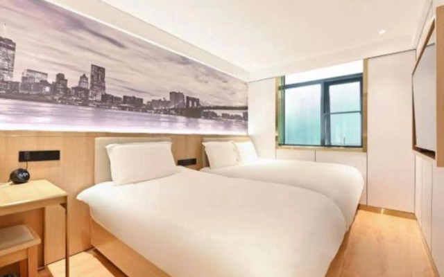 Super 8 Collection Hotel (Beijing Ganjiakou Subway Station)